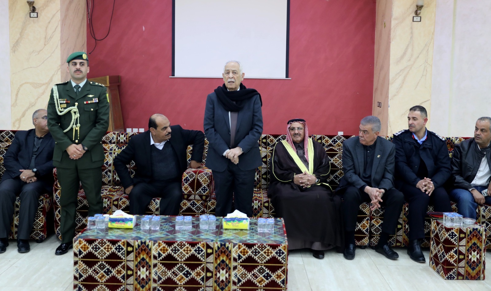 *مندوبا عن الملك وولي العهد...العيسوي يعزي عشيرة الصقور*