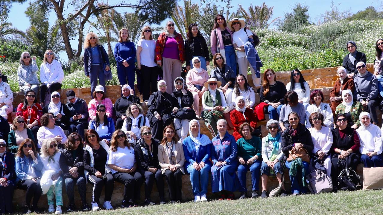 صورة حول : الأميرة بسمة بنت علي ترعى فعالية “ازدهار” لتعزيز صحة المرأة والاستدامة في الحديقة النباتية الملكية الأميرة بسمة بنت علي ترعى فعالية “ازدهار” لتعزيز صحة المرأة والاستدامة في الحديقة النباتية الملكية