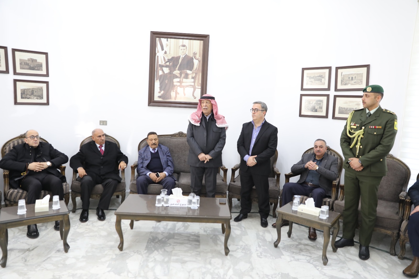 مندوبا عن الملك وولي العهد...العيسوي يعزي آل عبد الجابر