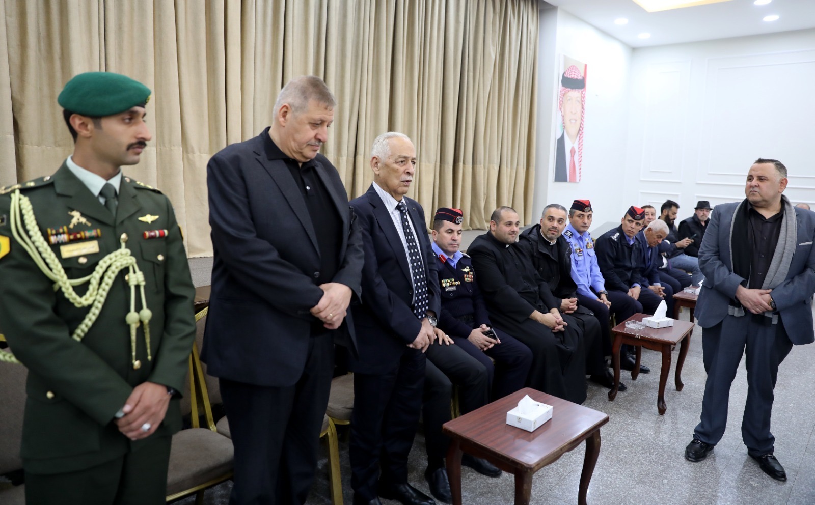 *مندوبا عن الملك وولي العهد.. العيسوي يعزي عشيرة السميرات*