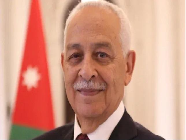 *العيسوي ينقل تمنيات الملك وولي العهد بالشفاء للفريقين المتقاعدين السرحان والكردي*