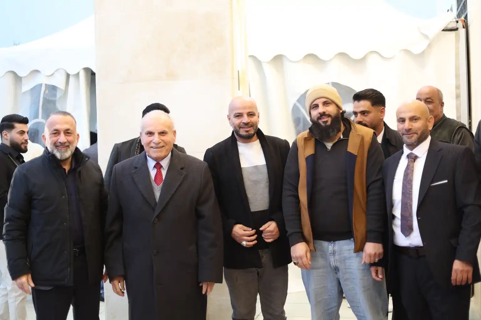 آل غنام النجار وآل عشا نسايب .. الصحفي محمد غنام طلب والنائب د. احمد عشا اعطى