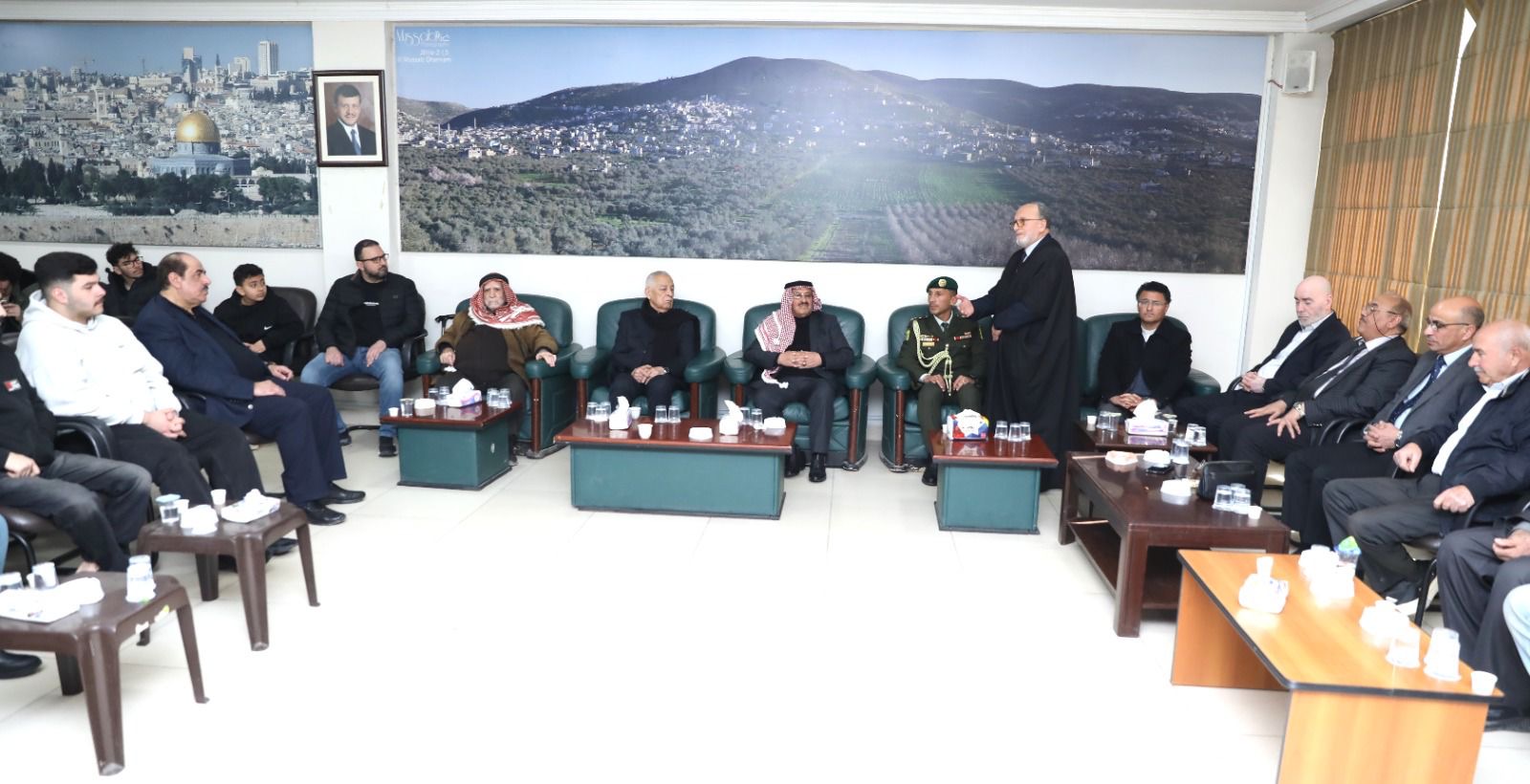 مندوبا عن الملك وولي العهد...العيسوي يعزي الحباشنة وقشوع