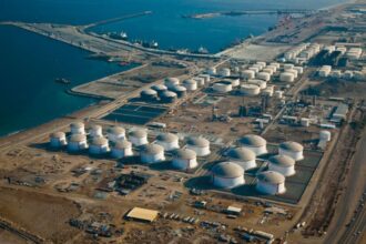 حريق في منطقة الصناعة البترولية بالفجيرة