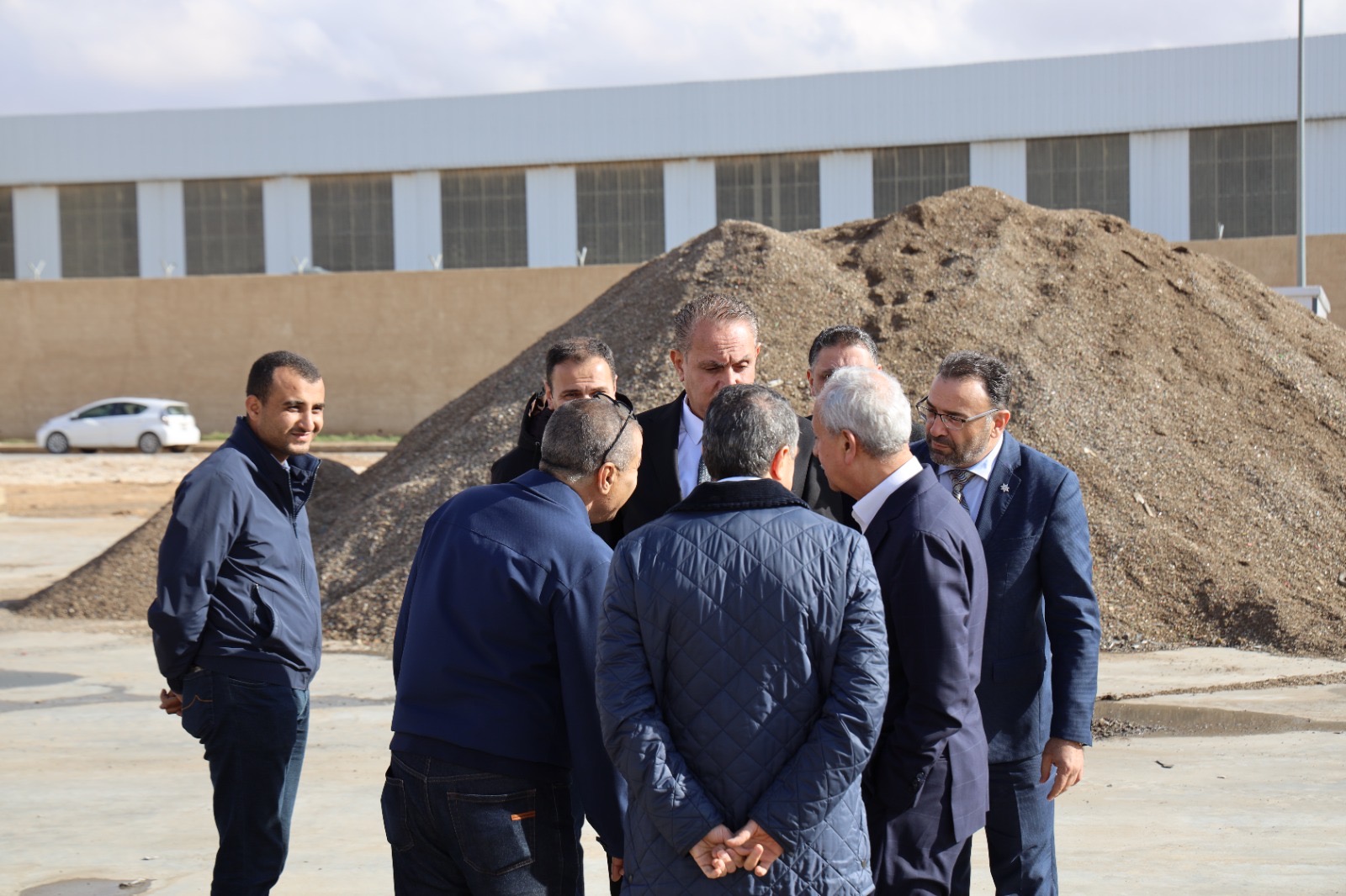 وزير البيئة يزور مصنع “معادن المدينة” ويؤكد تشجيع وتعزيز مشاريع إعادة التدوير والاقتصاد الأخضر