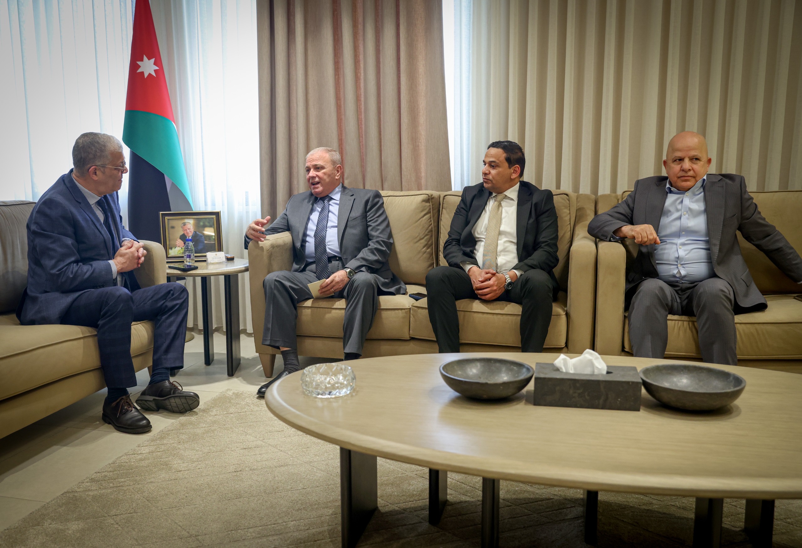 عطية يلتقي السفير الجزائري لإنتهاء مهامه في الأردن