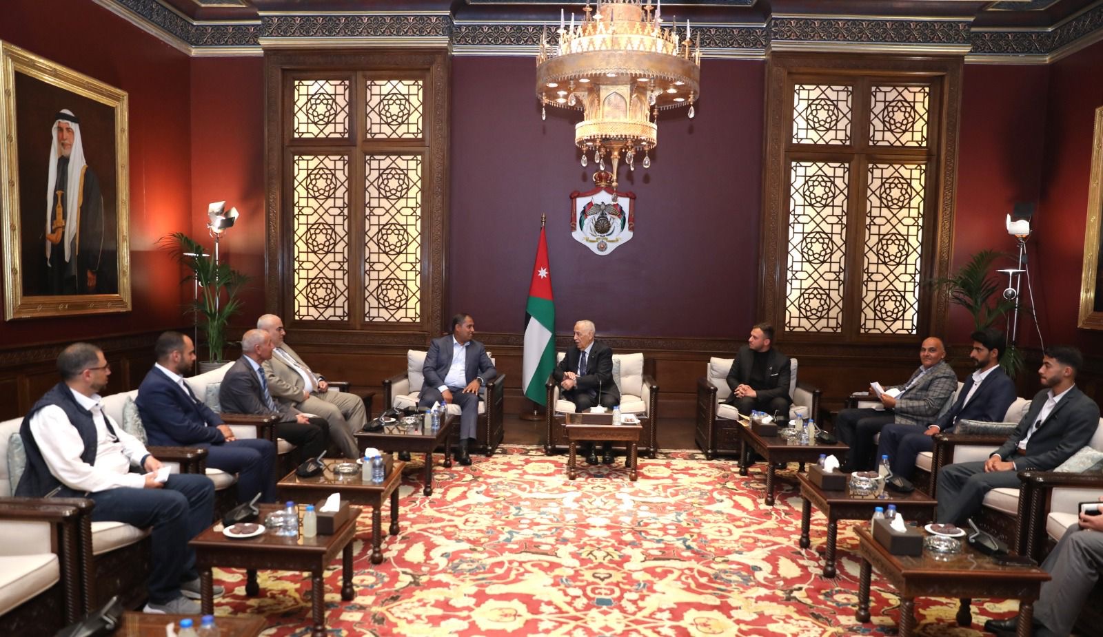 رئيس الديوان الملكي الهاشمي يلتقي وفدا من "أكاديمية شباب الكرك"