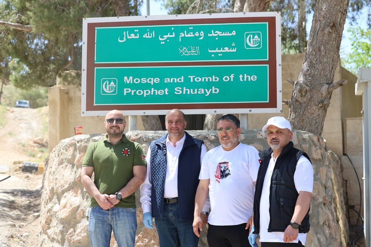 وزارة السياحة تنفذ حملات نظافة في مواقع سياحية بالبلقاء لتعزيز الوعي البيئي