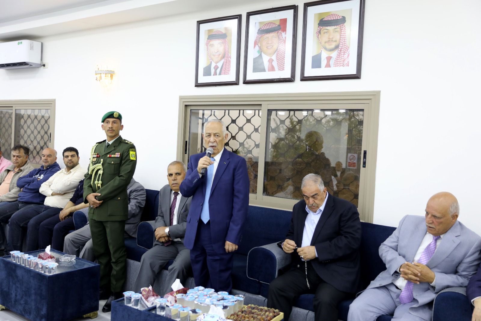 مندوبا عن الملك وولي العهد...العيسوي يعزي عشيرة الفريحات