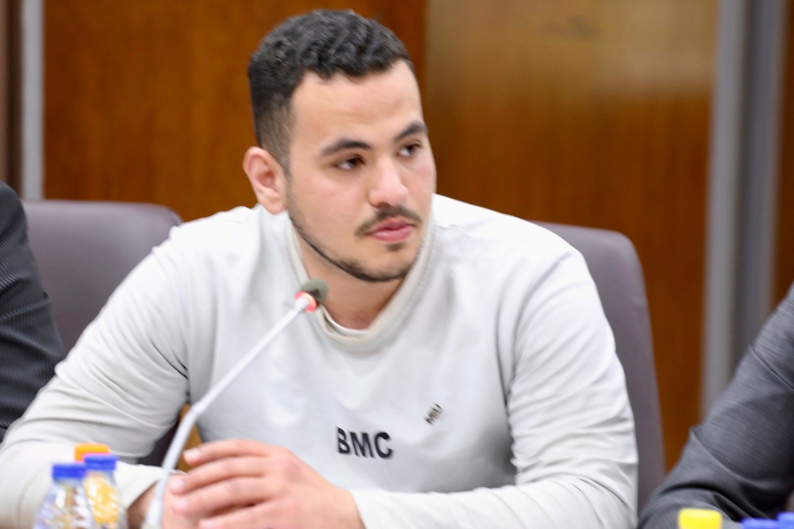 العودات يلتقي البرلمان الطلابي في جامعة الشرق الأوسط