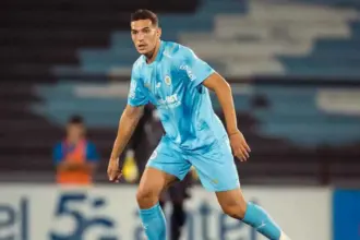 إهدار لا يُصدق.. مدافع أرجنتيني يدخل تاريخ الفرص الضائعة أمام المرمى (فيديو)