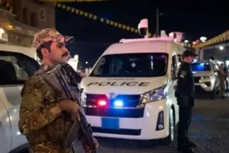 حاول الانتحار وفشل.. اربعيني مطلوب للقضاء أثناء محاولة اعتقاله من منزله