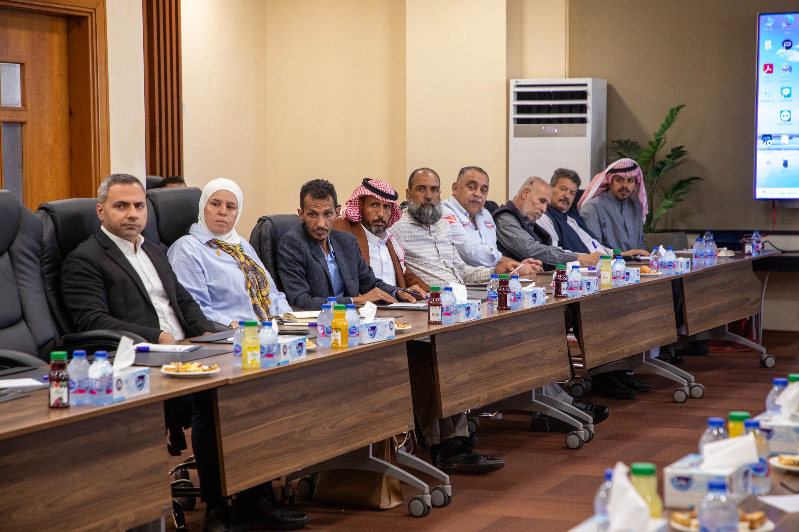 وزير السياحة والآثار يعقد اجتماعاً مع ممثلي القطاع السياحي في العقبة