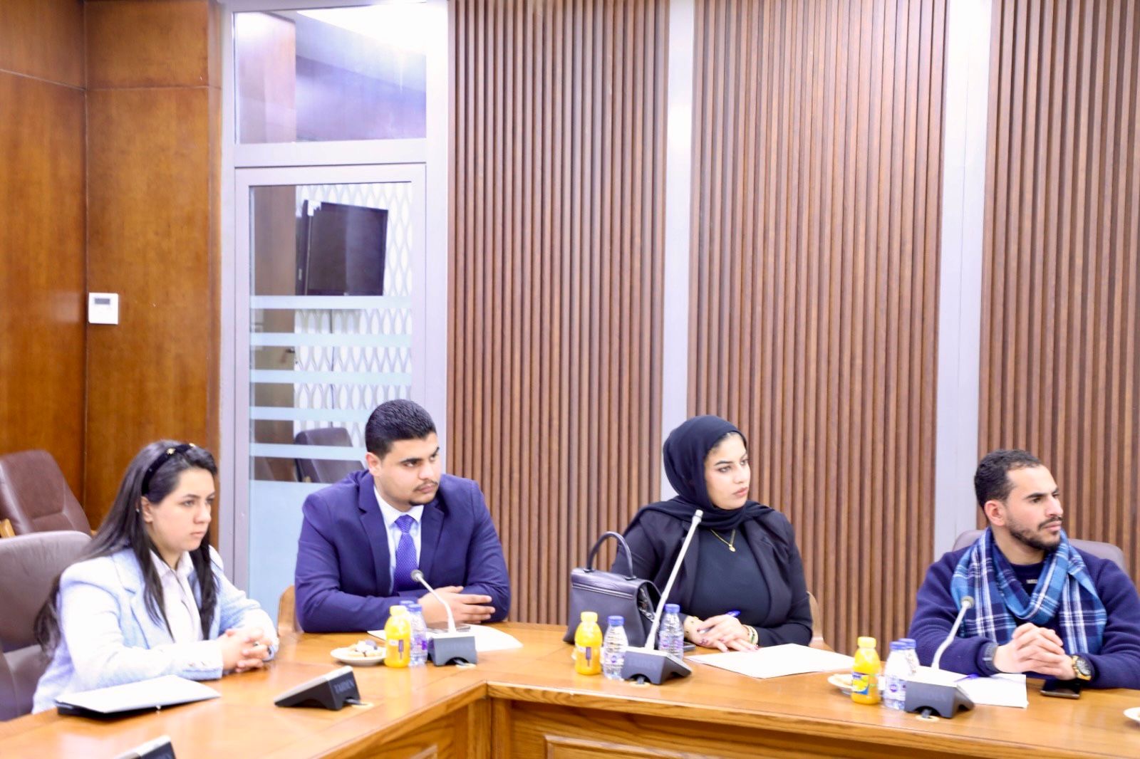 العودات يلتقي البرلمان الطلابي في جامعة الشرق الأوسط