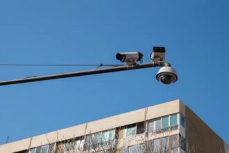 إطلاق نار بطريق سحاب على رادار ضبط سرعة بعد ساعات من تركيبه