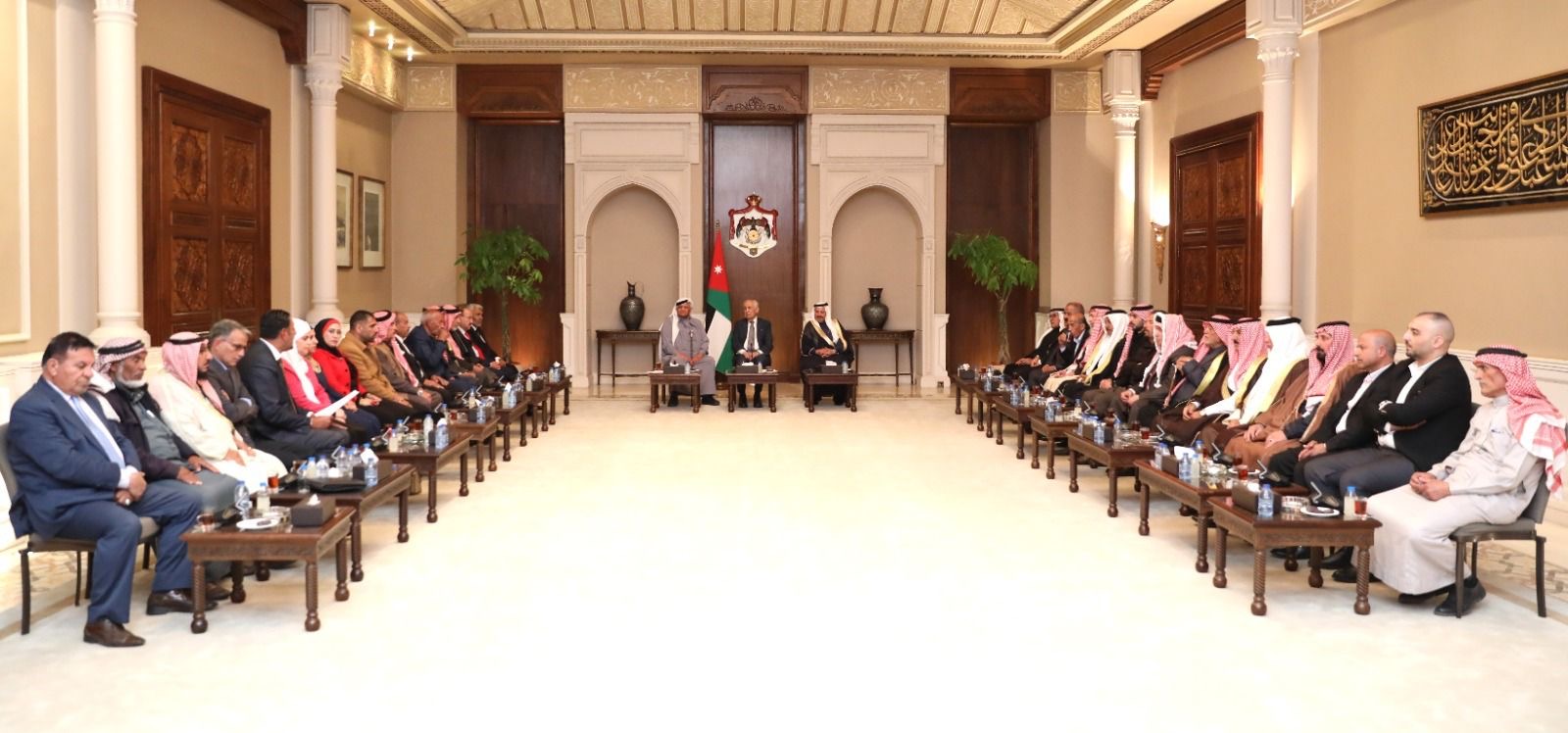 رئيس الديوان الملكي يلتقي وفدا من تجمع أبناء محافظة الكرك