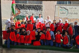 طب الأسنان في عمّان الأهلية تنظم بمدرسة البشيري الأساسية نشاطاً توعوياً بصحة الفم