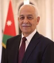 العيسوي ينقل تمنيات الملك ولي العهد بالشفاء العاجل للشاعر حيدر محمود