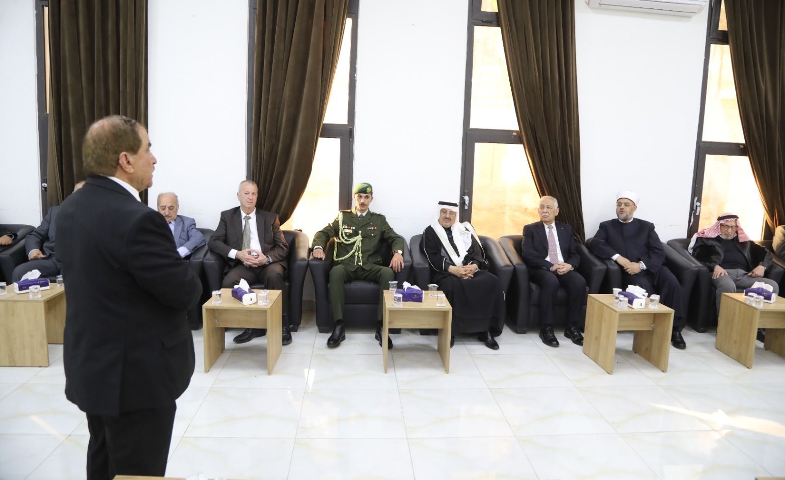 العيسوي ينقل تعازي الملك وولي العهد إلى عشائر الخلايلة والسواعير وزنون والطيب والحنيطي