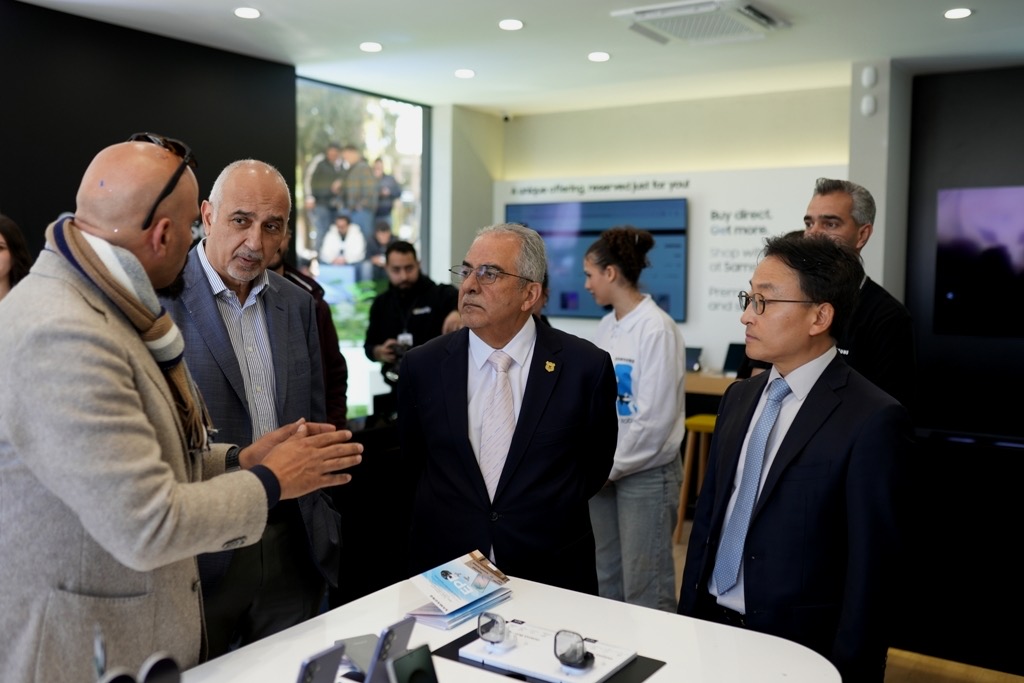 سامسونج إلكترونيكس المشرق العربي تفتتح معرضها في عمان الأهلية وتوقّعان مذكرة تعاون