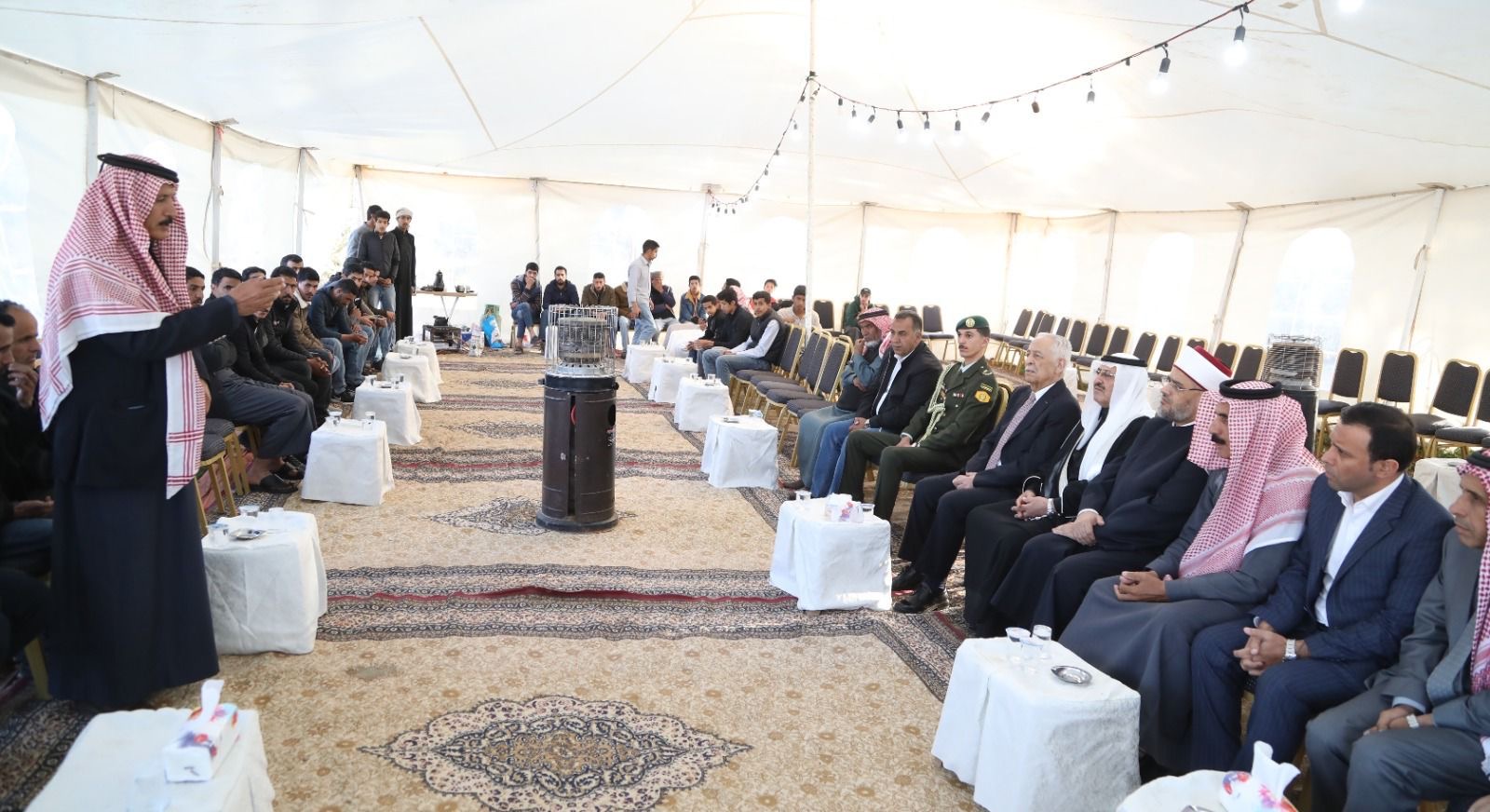 العيسوي ينقل تعازي الملك وولي العهد إلى عشائر الخلايلة والسواعير وزنون والطيب والحنيطي