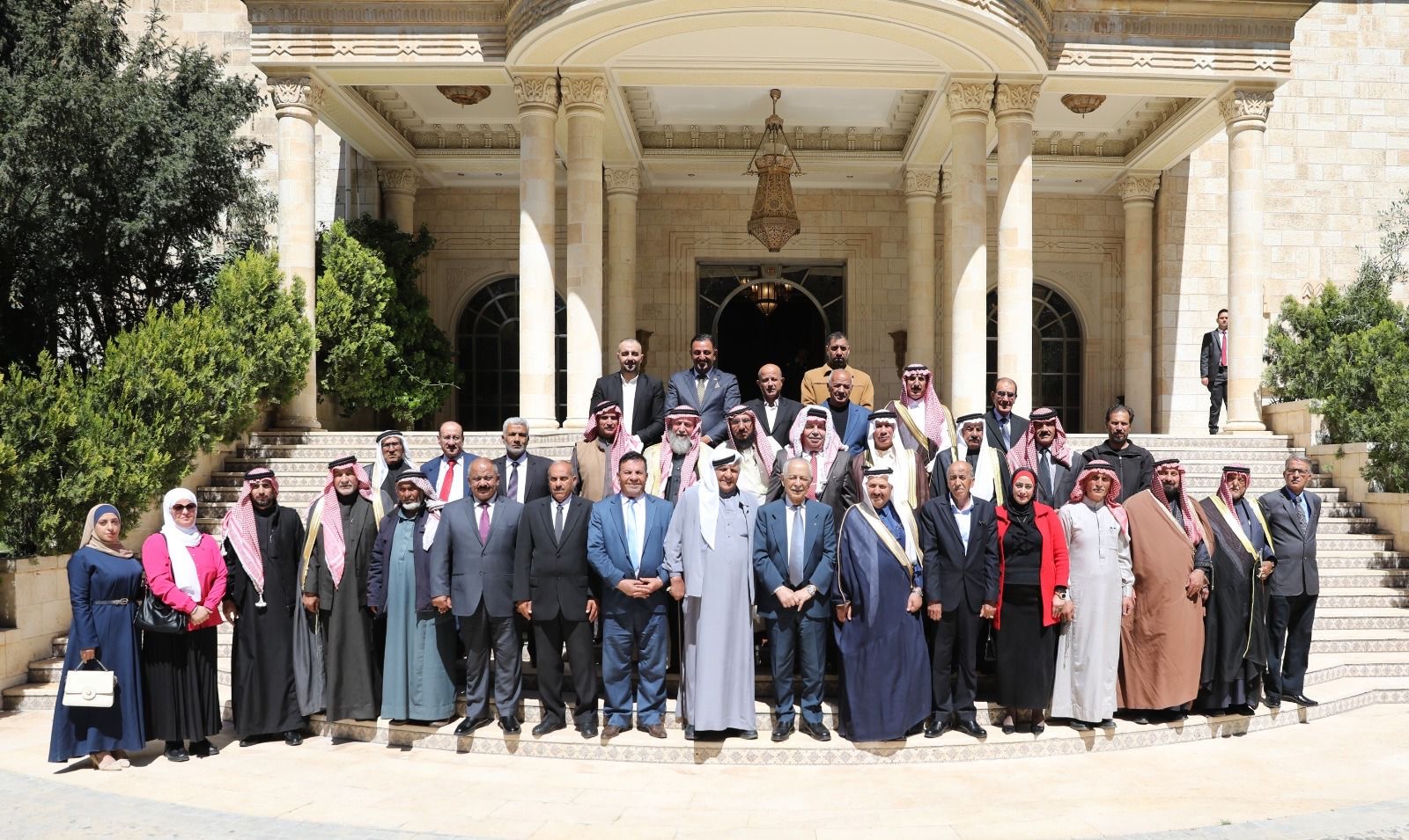 رئيس الديوان الملكي يلتقي وفدا من تجمع أبناء محافظة الكرك