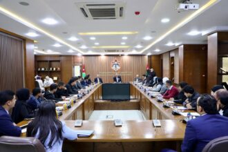 العودات يلتقي البرلمان الطلابي في جامعة الشرق الأوسط