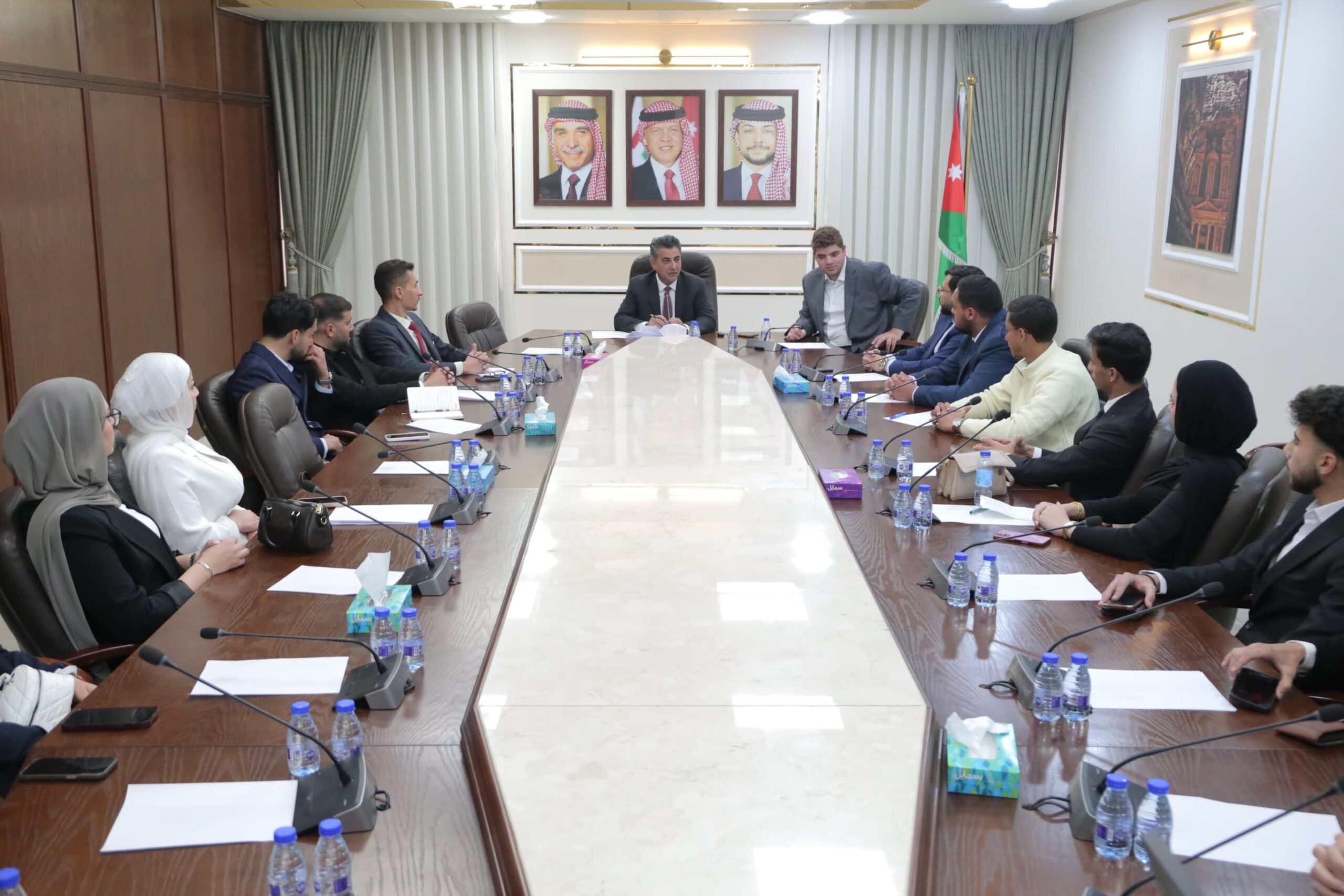 صورة حول : الخصاونة يلتقي طلبة "استقلال" في الجامعة الأردنية الخصاونة يلتقي طلبة "استقلال" في الجامعة الأردنية