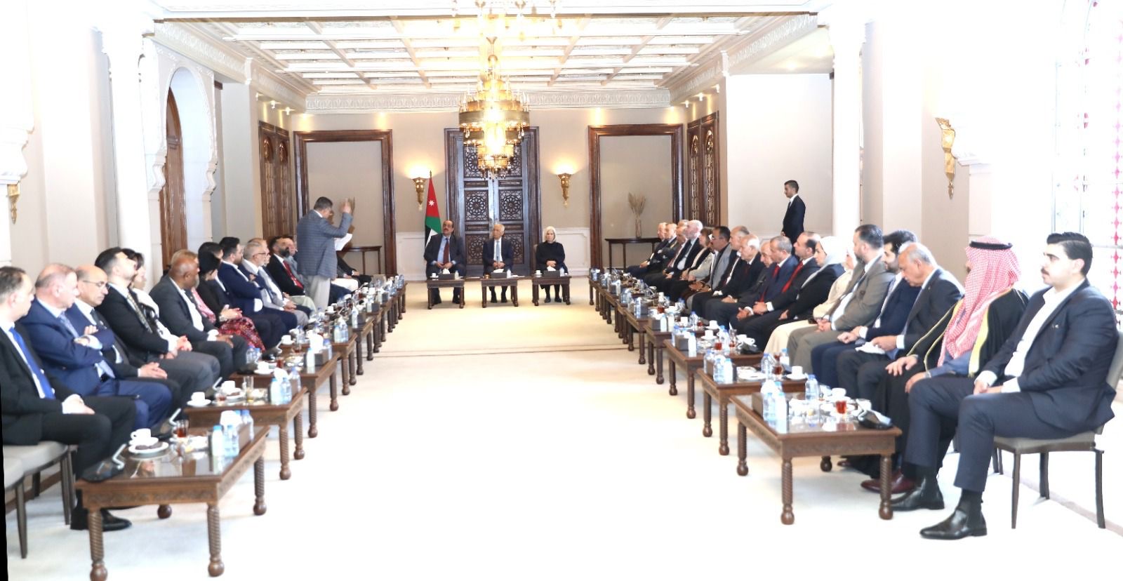 العيسوي يقدم قراءة وطنية معمقة في دلالات العلم الأردني لوفد مبادرة "أردن الرسالة"