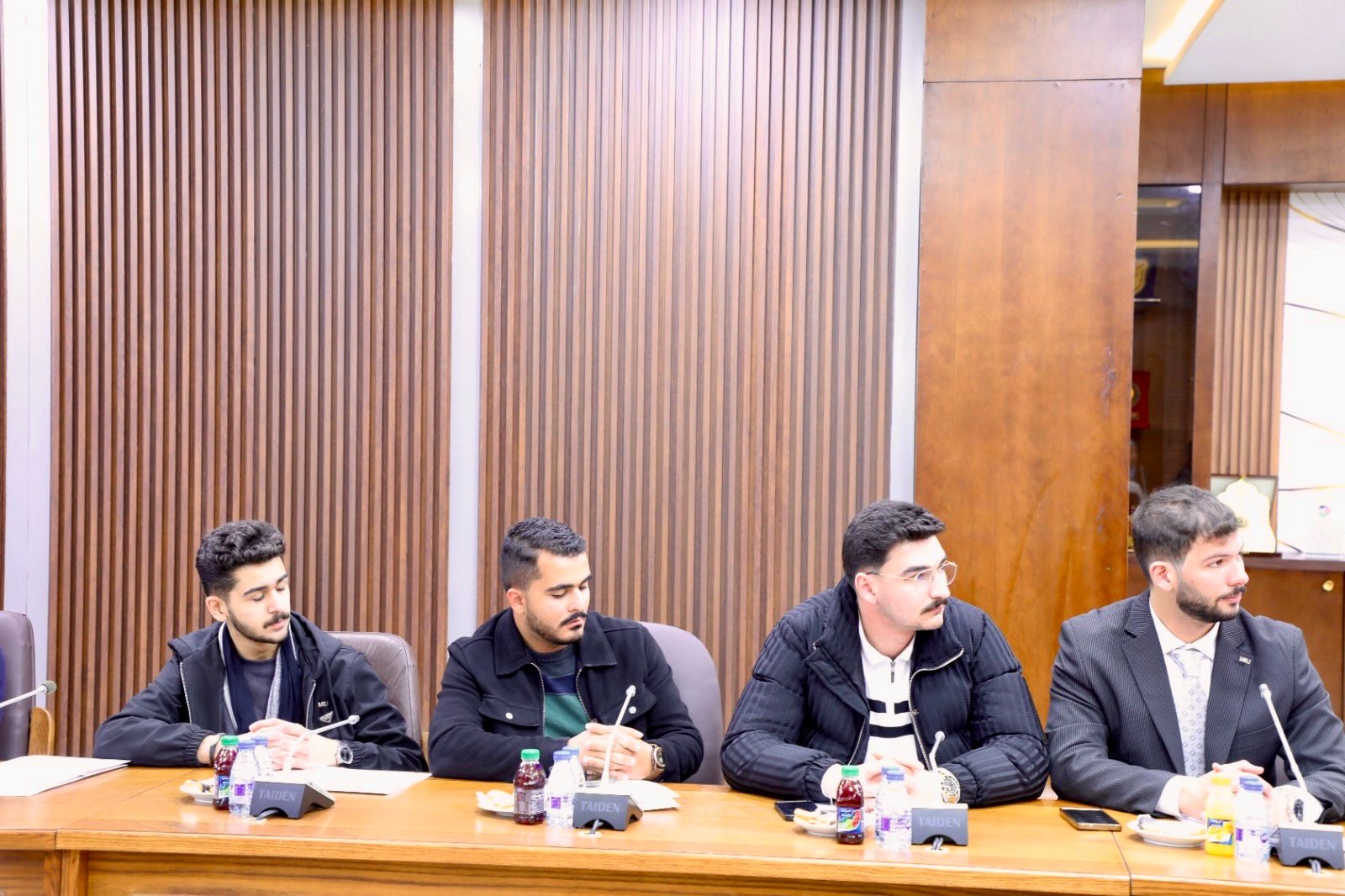 العودات يلتقي البرلمان الطلابي في جامعة الشرق الأوسط