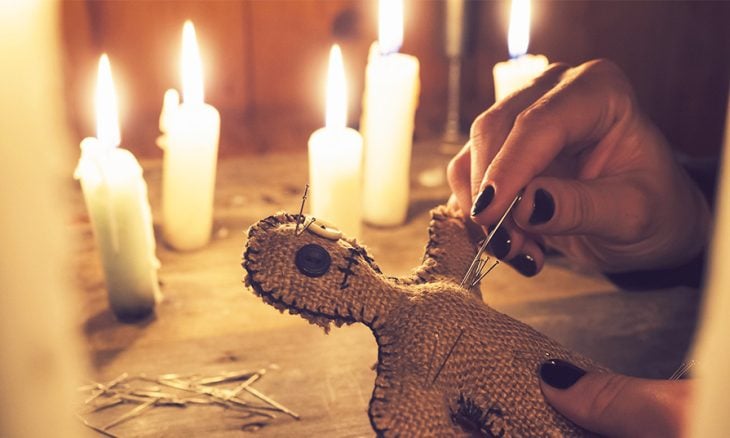 الإفتاء: السحر والشعوذة محرمان وتحذير من اللجوء للعرافين