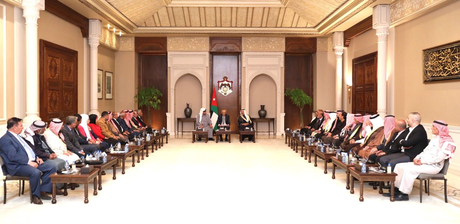 رئيس الديوان الملكي يلتقي وفدا من تجمع أبناء محافظة الكرك