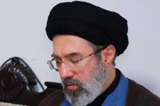 مجتبى خامنئي يقول إن الولايات المتحدة تكبدت "هزيمة مخزية"