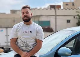 والد المرحوم سيف الخوالده يلقي كلمة مؤثره خلال العطوه العشائريه