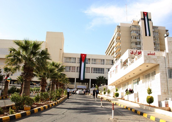 ثلاثيني يلقي بنفسه من الطابق الرابع بمستشفى الجامعة