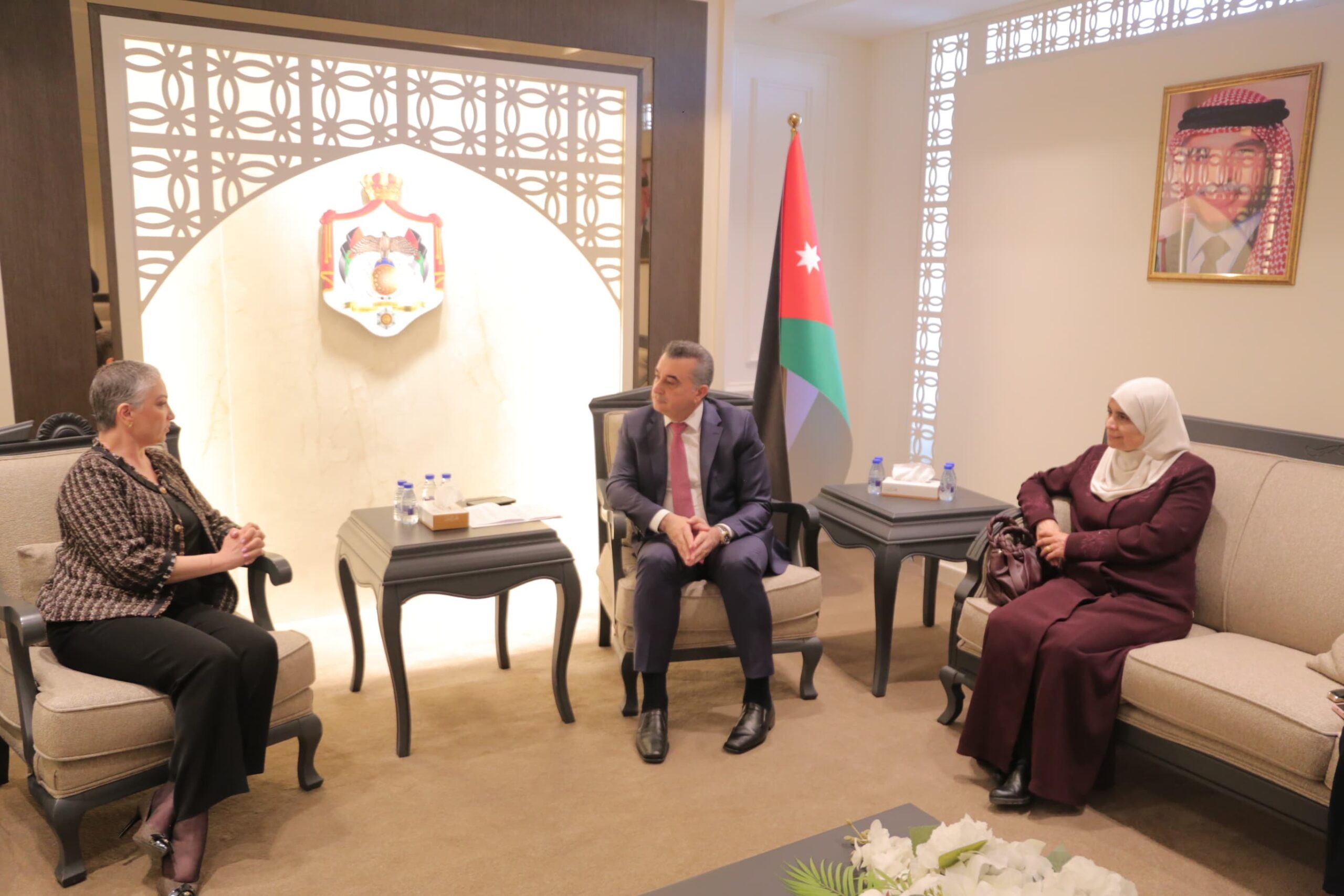 "الخارجية النيابية" تلتقي السفيرة اللبنانية