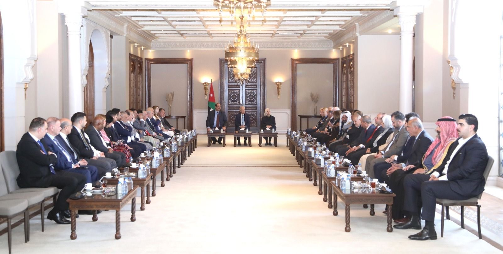 العيسوي يقدم قراءة وطنية معمقة في دلالات العلم الأردني لوفد مبادرة "أردن الرسالة"