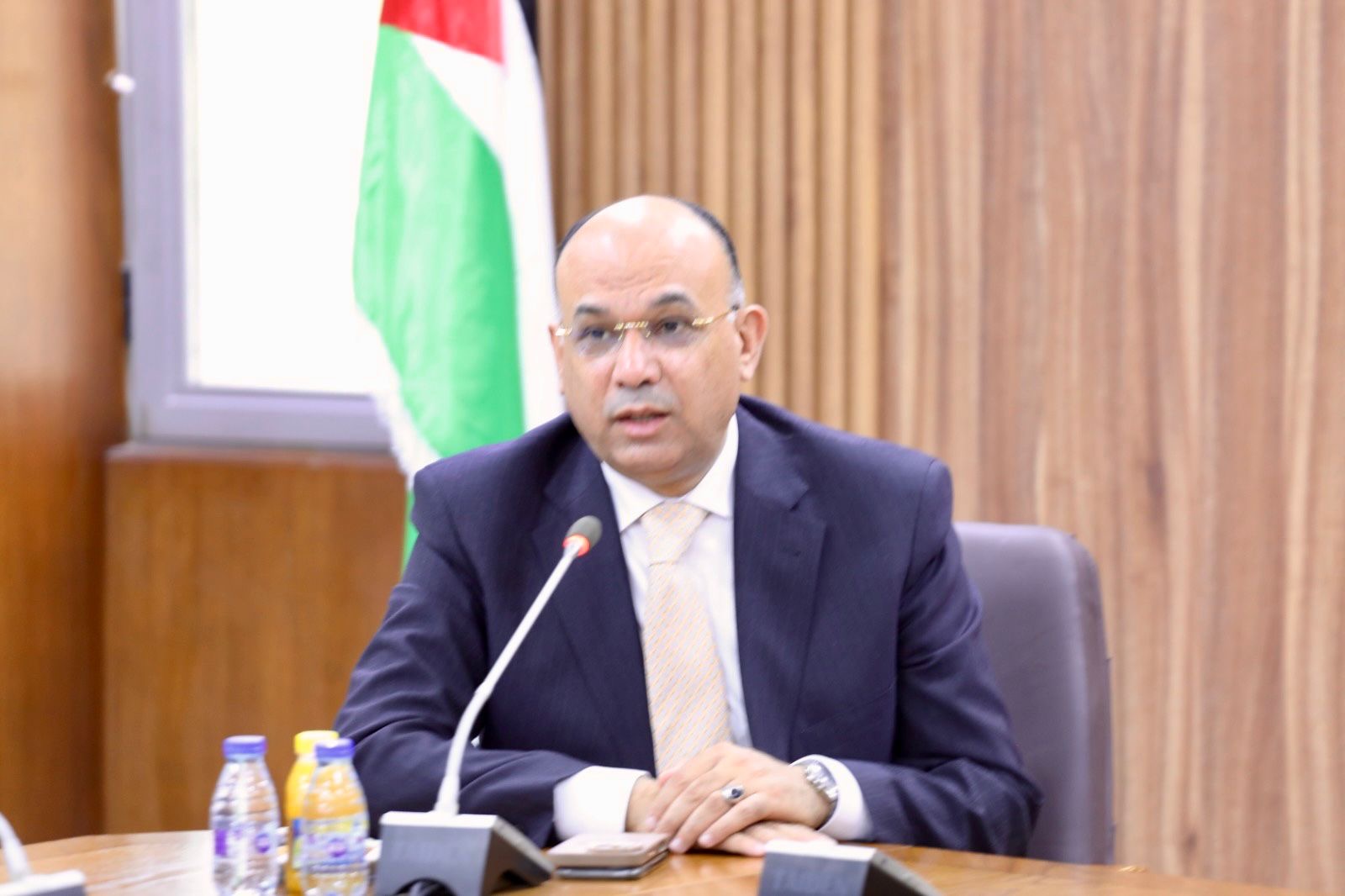 العودات يلتقي البرلمان الطلابي في جامعة الشرق الأوسط