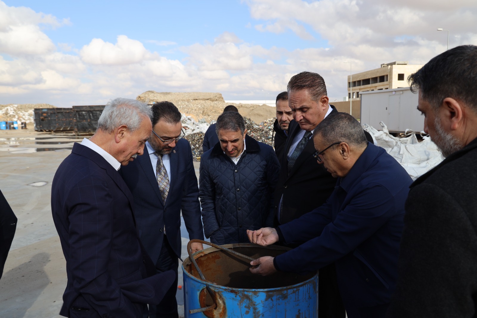 وزير البيئة يزور مصنع “معادن المدينة” ويؤكد تشجيع وتعزيز مشاريع إعادة التدوير والاقتصاد الأخضر