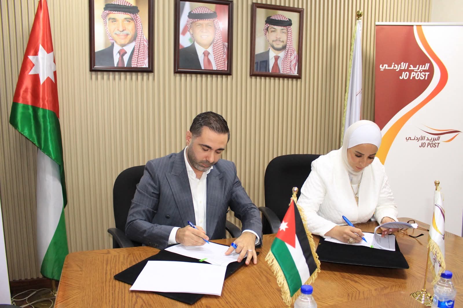 البريد الأردني وشركة صناديق لنقل الطرود يوقعان اتفاقية تعاون مشترك لإطلاق خدمة الصناديق البريد الذكية "Smart Locker"