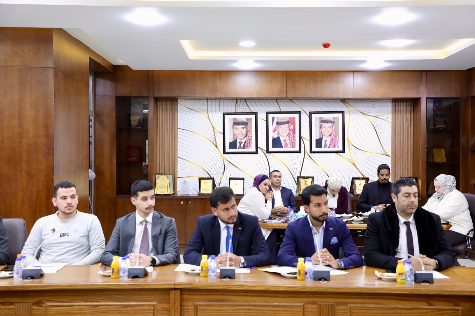 العودات يلتقي البرلمان الطلابي في جامعة الشرق الأوسط