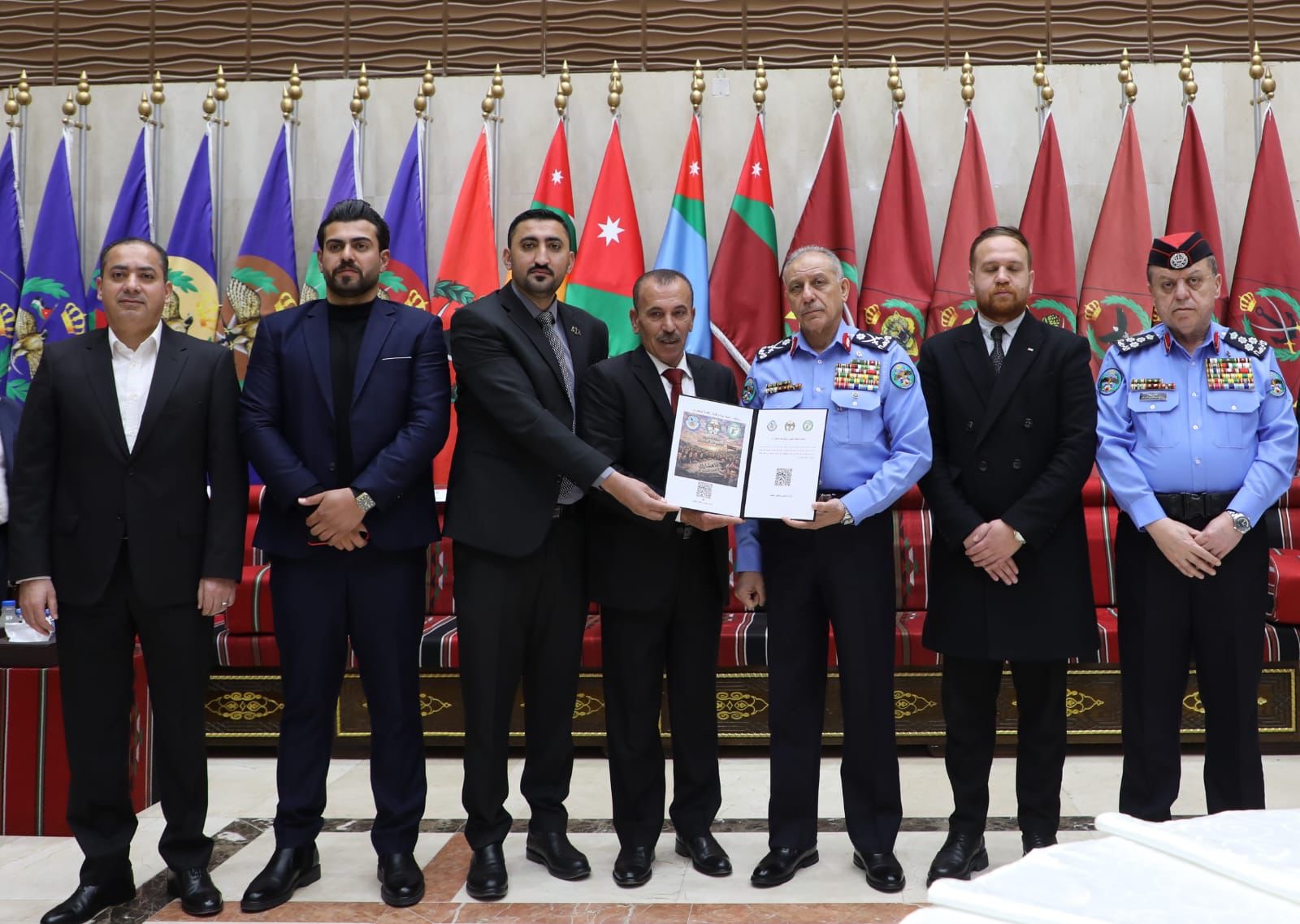 صورة حول : اللواء المعايطة يلتقي رئيس جمعية الملتقى الوطني، ويوقّع وثيقة "مليون توقيع ضد المخدرات" اللواء المعايطة يلتقي رئيس جمعية الملتقى الوطني، ويوقّع وثيقة "مليون توقيع ضد المخدرات"