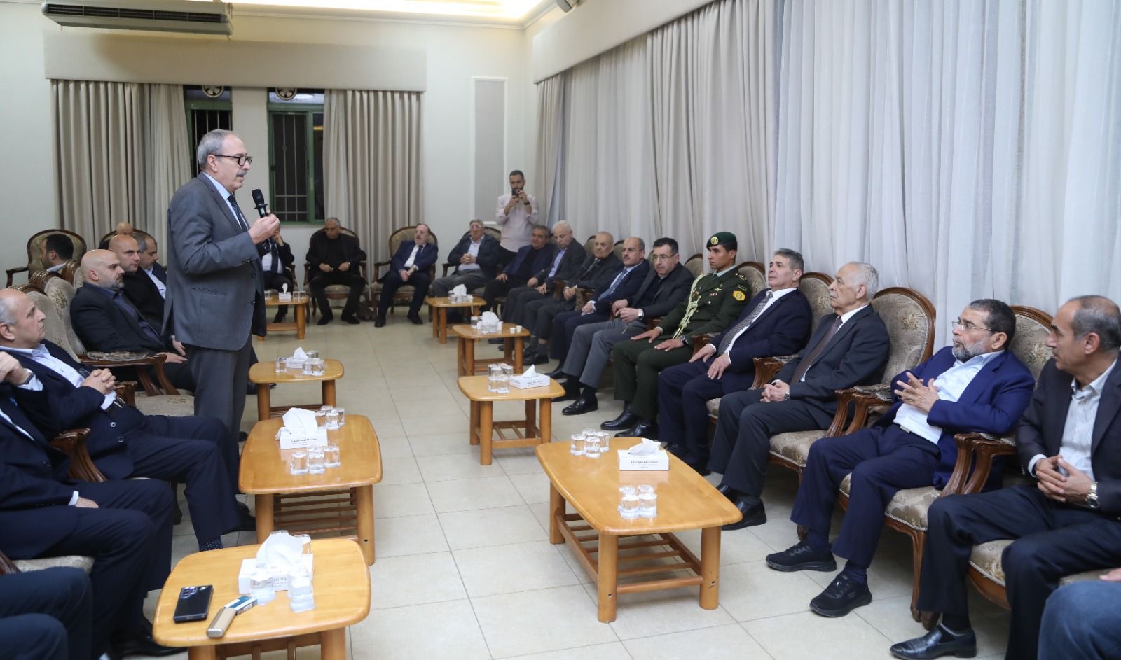 مندوبا عن الملك وولي العهد...العيسوي يعزي آل الذيب والجريسات والنمري ومقطش