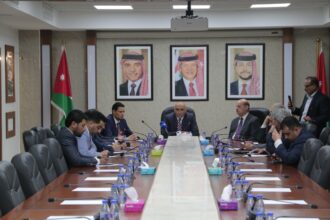 "الصحة النيابية" تلتقي القائم بأعمال السفارة الليبية