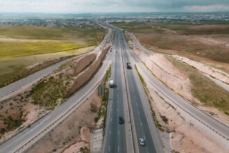 الأشغال تبدأ صيانة طريق الموقر الأزرق السبت