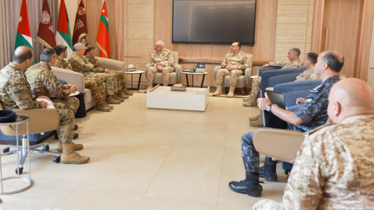 الحنيطي يبحث التعاون مع قيادات عسكرية إيطالية