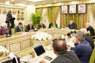 مباحثات نيابية حكومية لتعزيز استدامة النقل العام