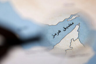 بريطانيا تؤكد ضرورة عاجلة لإعادة فتح هرمز