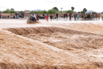 121 وفاة جراء الأمطار والفيضانات بأفغانستان وباكستان