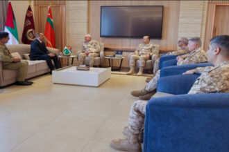 الحنيطي والسفير الباكستاني يبحثان التعاون العسكري